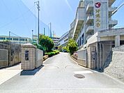 沖縄尚学高等学校・附属中学校まで1800m