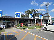 道の駅　浅井三姉妹の郷まで342m、地元農家で収穫された新鮮野菜や長浜の名産品等を販売されています。