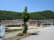 米原市立双葉中学校まで2017m