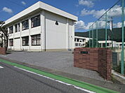 長浜市立浅井小学校まで1854m
