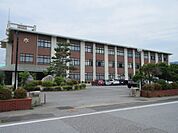 長浜市立東中学校まで561m