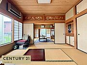 収納もしっかり付いた明るい和室！