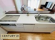 作業スペースが広く使い勝手の良いキッチン