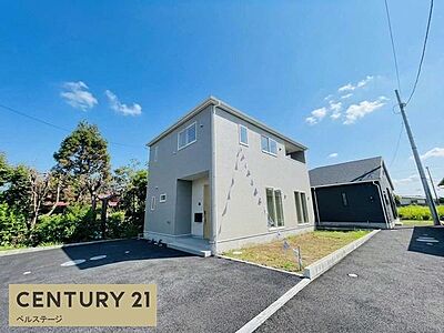 外観：開放的な住環境で！陽光が差し込む住まい！