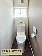 小窓付きで換気もしやすく清潔を保てます！