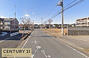 見通しの良い道路で、車の運転も安心です！