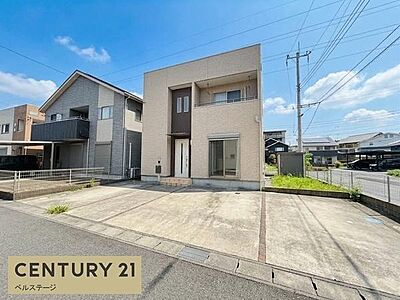 外観:閑静な住宅街に位置する中古戸建!2018年築ならではの綺麗で快適な住まいで新しい暮らしをスタート!使いやすい間取りや充実した設備が揃い毎日の暮らしをより快適にしてくれる住まいです! 外観:閑静な住宅街に位置する中古戸建!2018年築ならではの綺麗で快適な住まいで新しい暮らしをスタート!使いやすい間取りや充実した設備が揃い毎日の暮らしをより快適にしてくれる住まいです!