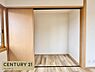 収納：衣類やバッグ、季節物などをすっきり収納できるクローゼットを完備。お部屋に収納家具を置く必要が減り、居住スペースを広々使えるのが嬉しいポイントです！