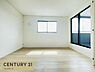 洋室：同仕様　バルコニーからの出入りも楽々！
