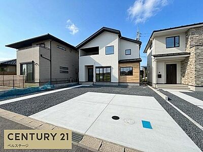外観：開放的な住環境で！陽光が差し込む住まい！