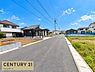 その他：前面道路は見通しの良いゆったりとした道路で、車の出入りもスムーズ。毎日の通勤や買い物など車移動のしやすさも魅力です。周辺には自然が残り、落ち着いた暮らしを楽しめる住環境です。