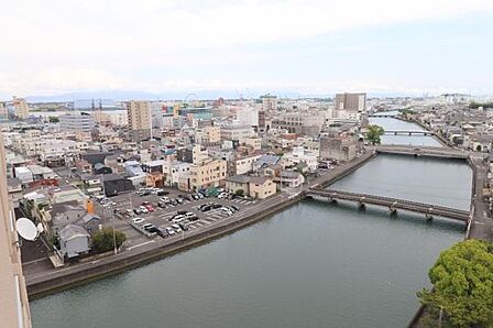 部屋のベランダからドリームプラザが見えます