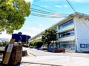 春日市立須玖小学校まで560m