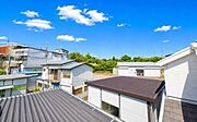 《眺望》　目の前には気持ちの良い青空が広がります。前面に建物がないので開放的で開けた空間が望めます。