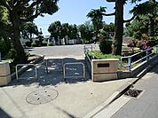 松見八幡公園まで631m、神社に隣接する公園からは、みなとみらいやベイブリッジが臨めます