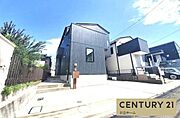 《前面道路》　■「空」×「光」×「風」。開放感を具現化したような現地は、まさに「永住の地」としての選択肢です。