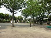常盤台南公園まで183m、70年代に宅地造成された中にあり、付近には保土ケ谷簡易裁判所、陸上自衛隊横浜駐屯地があります。滑り台・砂場などあります。