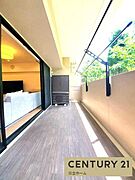 《インナーバルコニー》　■急な雨にも洗濯物が濡れにくく、共働きのご夫婦にも安心ですね。
