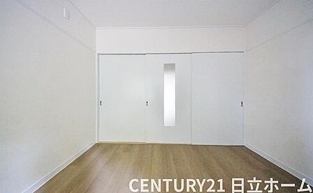 《洋室》 ■型にはまらない多才なプライベートルーム。くつろぎの場としてだけでなく、趣味や仕事のパーソナルスペースとしても活躍する、ゆったりした寝室。個の時間をたっぷり楽しめる快適空間です。
