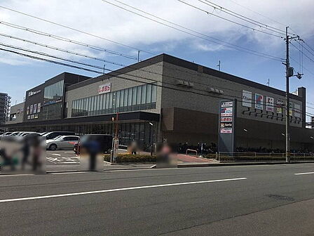 万代五条西小路店まで651m