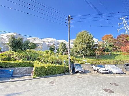 お車通りも少なく、お子様とのお散歩も安心してできる閑静な住宅街です。