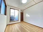 どんなカラーにも馴染む、白のクロス。雑貨や小物、家具との相性も良さそうです。