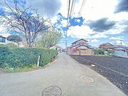 閑静な住宅地で子育て家族に適した、ゆとりある住環境が整っています。