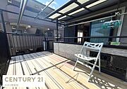2部屋から出られる広々とした南側バルコニー、ゆったりとしておりお洗濯干しにも快適な広さです