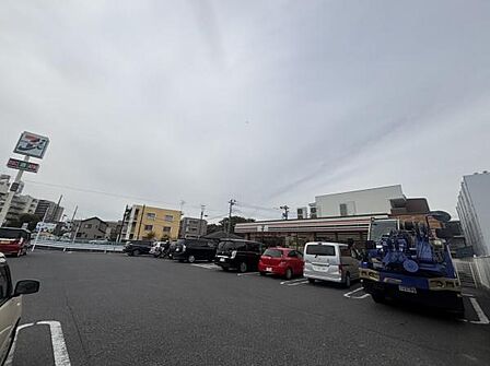 セブンイレブン南流山郵便局前店まで650m