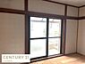 洋室：1F　2面採光で明るい洋室