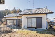 広々としたお庭は家庭菜園やガーデニングにも最適です。古き良き日本家屋の趣を感じながら、静かな環境でゆとりある毎日を送りませんか。