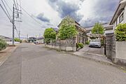 見通し良い道路で安全にお車の出入りがスムーズ