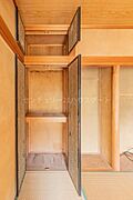 1階西側和室の収納です。お客様のお布団なども収納できます。
