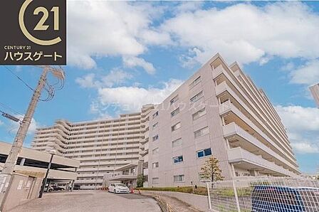 大規模なマンションで、重厚感があります。管理人さんが常駐なので安心です。