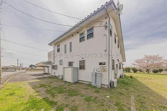 外部物置もあり...