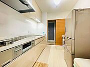 広々としたお料理スペース！お子様を一緒にお料理を楽しむなんてこともできそうですね！