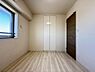 洋室：お子さまも憧れの「自分の部屋」が持てます。ただ暮らすだけでなく、快適さを求めて毎日気持ちの良い日々を。