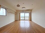 家族が集まるリビングはこだわりたいですね！レイアウトを考えながらご見学いただくと住んでからのイメージがしやすくなりそうです！※家具・小物類の加工済
