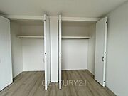 ハンガーパイプ付きクローゼットです。