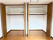 寝室収納：クローゼット 空間を最大限に活用でき、すっきりと整頓出来ます。