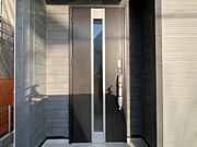 外からの玄関ドア