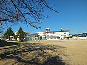 香芝市立下田小学校まで713m