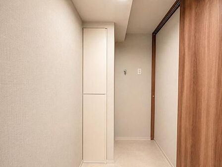 洗面所、別アングル AIによる動産物撤去加工をしています