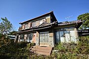 【外観】昭和52年12月築・中古戸建敷地面積・約177坪超のゆとりある敷地。穏やかな時間が流れる周辺環境につつまれ、家族の物語がここから始まります※告知事項有