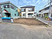 角地で開放的な立地です