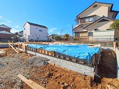 外観：建設中です！施工例のご見学できます！周辺環境や他物件もまとめてご案内可能です！不動産の事ならどんな事でもお気軽にご相談ください。