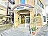 エントランス：大切なお客様をお出迎えするエントランス。陽当たりも良く心地の良い空間です。