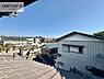 その他：落ち着きある住宅街です！周囲には高い建物がなく、空が広く開放感があり、陽当たりを大きく遮られることもありません！気持ちの良い風が通り抜ける街並みです！