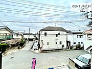 晴れた日には青い空を見渡せる開放的な時間を楽しめます。気持ちの良い風が通り抜ける街並みです！