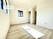 掃き出し窓がないお部屋は、お子様のお部屋としても安心です！収納スペースも充実しているので散らかったお部屋をサッと片付けられます！